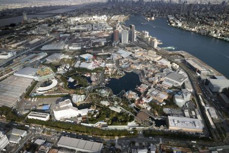 　大阪市のユニバーサル・スタジオ・ジャパン＝２０２１年１２月