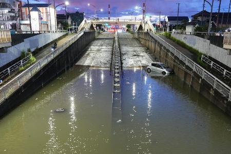 　千葉豪雨で冠水したアンダーパス＝８月１４日、千葉市