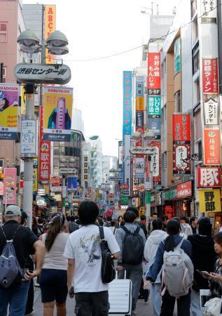 　軒を連ねる飲食店＝１０日、東京・渋谷