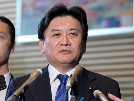 　簗農相の後任に決まり、記者団の取材に応じる自民党の武部新氏＝１５日午前、首相官邸