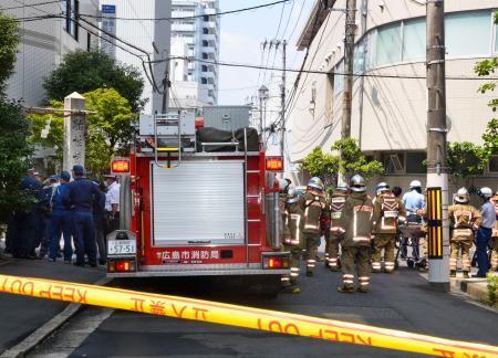 　騒然とする広島市中区の病院付近＝２日午前１１時４６分