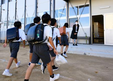 石川県輪島市で学校再開　豪雨後初登校に笑顔広がる