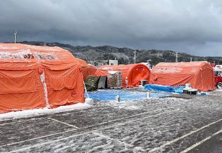 　能登半島地震で緊急消防援助隊が利用した高機能エアテント＝１月、石川県珠洲市（消防庁提供）