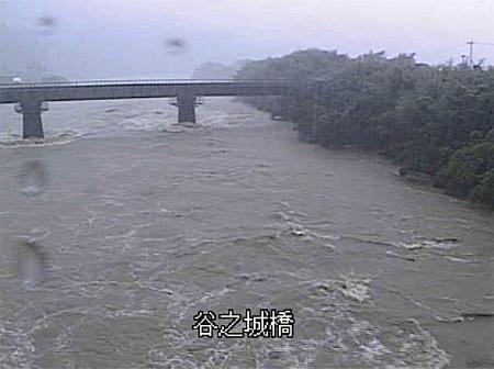 川で車流され１人不明か　宮崎・日南、大雨増水