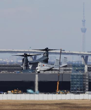 　陸上自衛隊木更津駐屯地を離陸する輸送機Ｖ２２オスプレイ＝３月２１日、千葉県木更津市