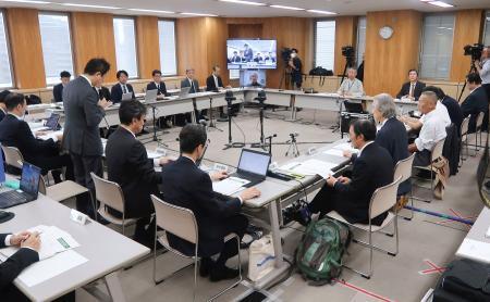 　リニア工事が水生生物へ与える影響を評価する専門部会＝１日午前、静岡県庁