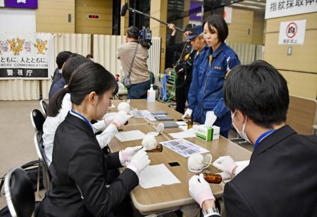 警視庁、学生に刑事の魅力ＰＲ　捜査１課も参加し採用イベント