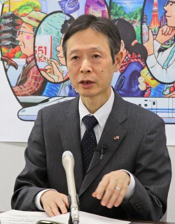 　定例記者会見をするＪＲ東海の丹羽俊介社長＝１３日午後、名古屋市