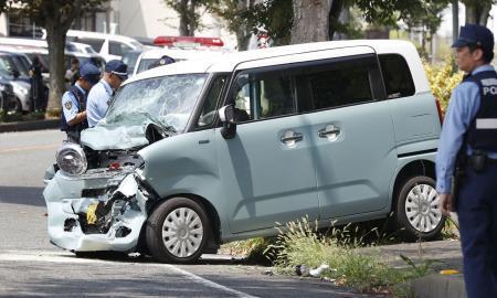 　路線バスと衝突した軽乗用車＝８月、福岡市早良区