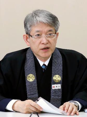 　報告会で発言する真宗大谷派の那須信純災害救援本部長＝１９日午後、京都市