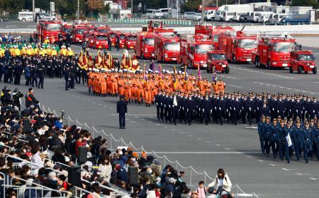 東京消防庁が出初め式　地震に備え、ドローン訓練