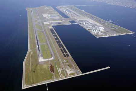 関西空港、制限区域に不審者侵入　滑走路２本とも一時閉鎖