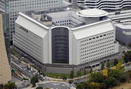 わいせつ疑い警部補を逮捕、大阪　抵抗した女性を転倒させたか