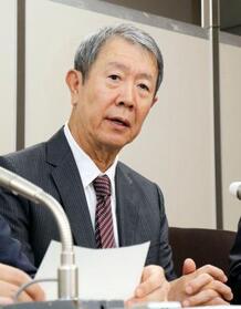 　東京地裁判決を受け、記者会見する江蔵智さん＝２１日午後、東京・霞が関の司法記者クラブ