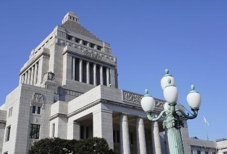 教員給与増、衆院委可決　修正で残業減目標など明記