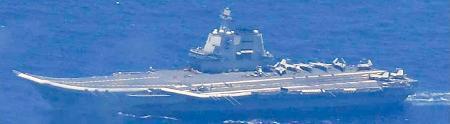 中国の空母「山東」沖ノ鳥島沖に　太平洋で初めて２隻同時活動