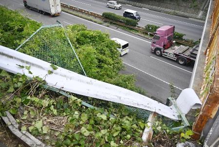 東名転落事故、４７歳男を起訴　無免許運転の罪、地検支部