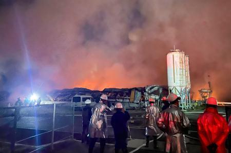 養豚場出火２人連絡取れず　１遺体発見、鳥取・南部町