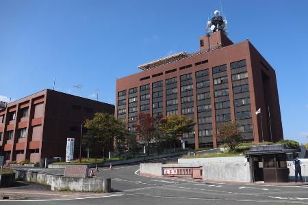 息子運転の車が父親ひく　路上にいた８６歳死亡、三重