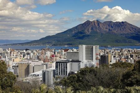 桜島で噴火、噴煙4400mに 鹿児島県内の一部に降灰予報