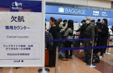 エアバス不具合、羽田空港に列 手続き1時間以上乗客ぐったり
