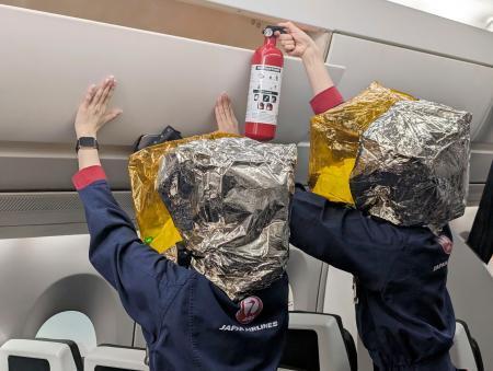 日航、発火電池消火の手順公開　ＣＡが機内で発熱源を確認