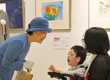 華子さま、障害者美術展に　東京芸術劇場