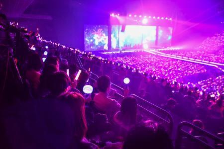 　犯罪被害者の遺族らを招待し開かれた「ももいろクローバーＺ」のクリスマスコンサート＝２０日午後、さいたま市