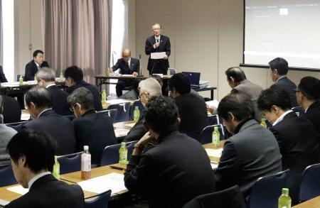 　養殖カキ大量死を受け、開かれた意見交換会＝２１日午後、広島市中区