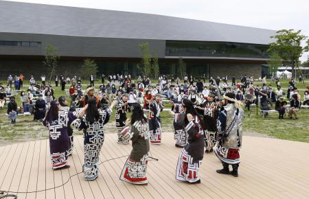 アイヌ舞踊写真、ネット無断販売　施設の運営団体が営利撮影禁止へ