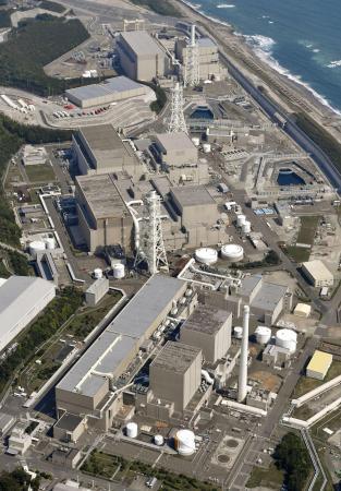　中部電力浜岡原発。手前から１号機、２号機、３号機、４号機、５号機＝２０１９年５月１２日、静岡県御前崎市