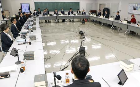 　再審制度の見直しを議論する法制審議会部会の第１６回会合＝２０日午前、法務省