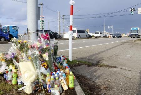 親子死亡事故で実況見分、富山　１４０キロ以上で走行か