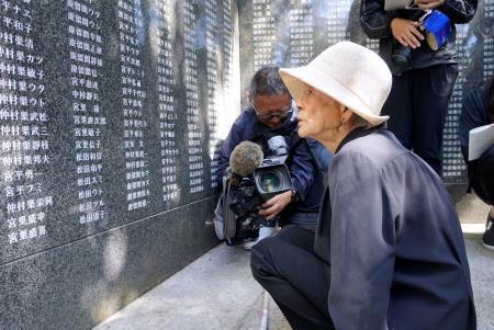 米軍上陸81年で鎮魂祈る、沖縄 慶良間・座間味島