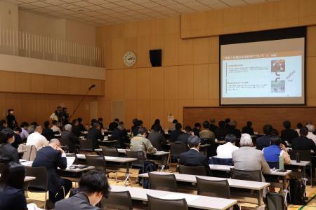 　札幌市が開いたヒグマ対策を検討する委員会＝１３日午後