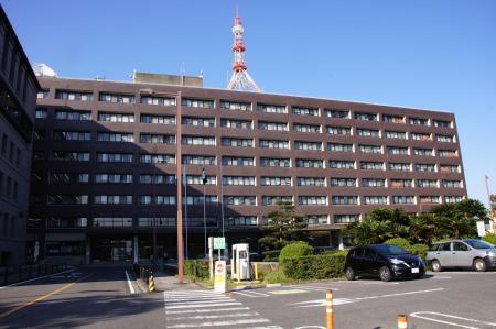 　三重県庁＝津市
