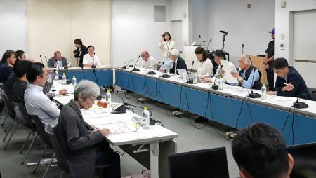 　長崎原爆資料館の運営審議会＝４日午後、長崎市