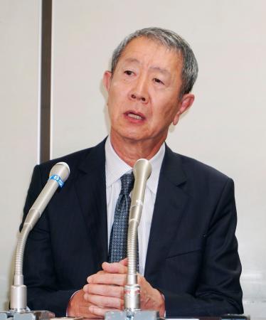 　記者会見する江蔵智さん＝１８日午前、東京都内