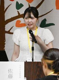 　犯罪被害者団体の交流会で経験を語る佐藤裕菜さん＝１１日午後、仙台市