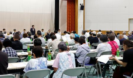 　大分市が開いた、大規模火災の被災者らとの意見交換会＝２０日午後、大分市佐賀関