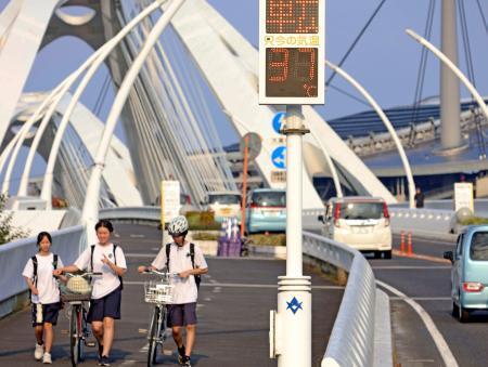 　猛烈な暑さとなった愛知県豊田市＝２１日午後