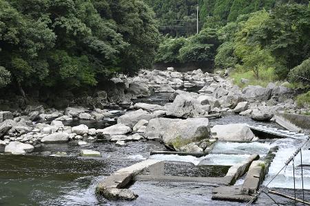 　鹿児島県霧島市の天降川＝１７日午後
