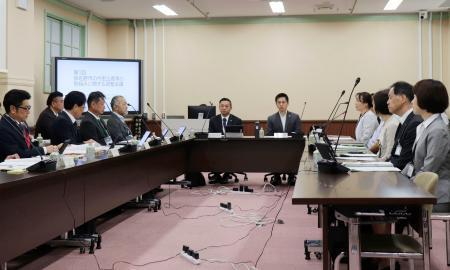 　赤ちゃんポストと内密出産に関する大阪府と泉佐野市の調整会議＝２７日午後、大阪府庁