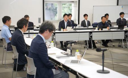 　法務省で開かれた声の権利に関する有識者検討会＝２７日午後