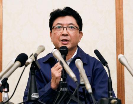 　熊本市で記者会見し、「イオンモール熊本」の爆発について説明するイオンの吉田昭夫社長＝２９日午後４時３９分