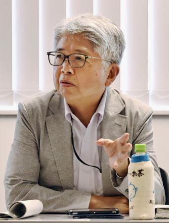 　ハンセン病家族補償不認定を巡る訴訟の判決後、記者会見する原告側の神谷誠人弁護士＝２９日午後、福岡市