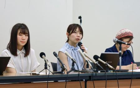 　記者会見するナイジェリア国籍の男性の弁護団＝６日午後、兵庫県姫路市