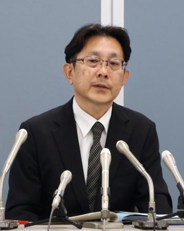 　記者会見する関東信越国税局の首藤好明総務部長＝７日午後、さいたま市
