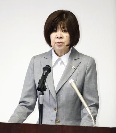 　退任の記者会見をする畝本直美検事総長＝１２日午前、最高検察庁