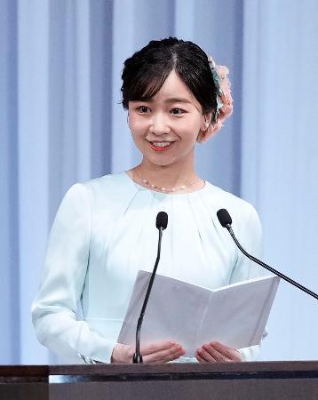 　愛知・名古屋アジア大会の日本選手団結団式に出席し、あいさつされる佳子さま＝１９日午後、東京都内のホテル